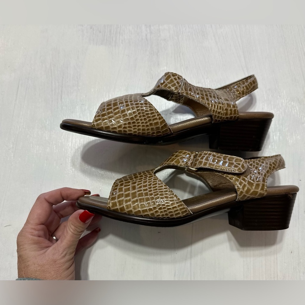 SAS Womens 7.5 M Tripad Comfort Leather Sandals Croc Embossed Made USA - Picture 3 of 13